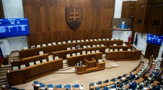 Koalícia sa nevie zhodnúť na viacerých témach. Konflikt medzi SNS a Hlasom však odmieta