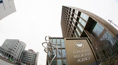 Európska lieková agentúra odporučila na schválenie tri lieky proti koronavírusu