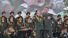 Rusi zúria. Časopis Charlie Hebdo si robí žarty z tragédie Alexandrovovcov