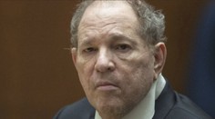 Kauza producenta Harveyho Weinsteina. Obete sexuálneho zneužitia protestujú proti zrušeniu jedného z jeho trestov