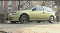 Škaredé prekvapenie pred Vianocami. Na 26 autách prerezali gumy