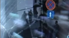 Brutálny útok dvoch na jedného pred podnikom na východe: Neprestali, ani keď muž ležal na zemi