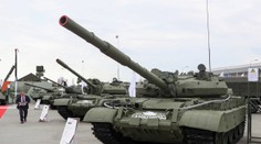 Namiesto „zázračných“ Armat 60-ročné tanky. Rusko vyťahuje zo skladov múzejné kúsky