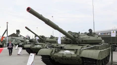 Namiesto „zázračných“ Armat 60-ročné tanky. Rusko vyťahuje zo skladov múzejné kúsky