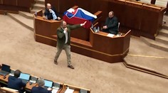 VIDEO: Hajloval Kotleba v parlamente? Jeho gestá už skúma prokuratúra, strana tvrdí, že imitoval rozhodcu