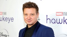 Americký herec Jeremy Renner je po vážnej nehode v kritickom stave