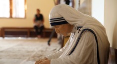 India: Vlamači znásilnili v škole mníšku sedemdesiatničku