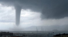 Talianskom sa prehnali tri tornáda. Brali so sebou aj domy