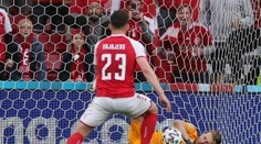 Skupina B: Zdrvení Dáni nakoniec prehrali. Proti Fínom nepremenili pokutový kop