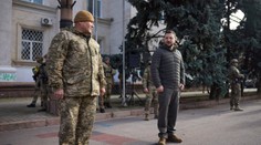 Prezident Zelenskyj navštívil znovuzískaný Cherson, v meste našli ďalšie dôkazy o ruských zverstvách