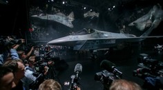 VIDEO: Rusko odhalilo svoju „neviditeľnú“ stíhačku. Šachmat má konkurovať americkým strojom F-35