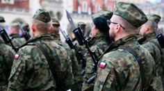 Väčšina Poliakov je proti vyslaniu vojakov na Ukrajinu, ukázal prieskum