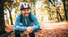 Ako sa vhodne obliecť na bicykel, keď je vonku stále chladno?