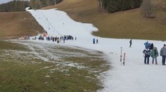 Snehu je málo a ceny rekordne vysoké. Lyžovačka v Alpách stojí viac ako letná dovolenka v trópoch