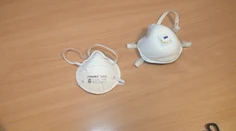 Respirátory FFP3 bez ventilu sú kvalitnejšie, no pre byrokratický nezmysel ich nekúpite