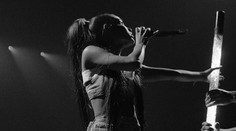 Ariana Grande zrušila niekoľko koncertov. V turné ale hodlá pokračovať