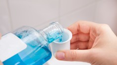 Ústna voda môže zabiť koronavírus za 30 sekúnd, tvrdí nová štúdia