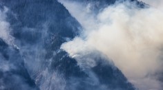 Kanadu trápia rozsiahle požiare. Desaťtisíce obyvateľov provincie Alberta muselo opustiť svoje domovy