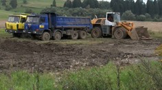 Pozreli sme si práce na D1: Ťažká technika stála, robotníkov nikde