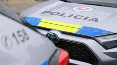 Nehoda kamióna na R1 medzi Nitrou a Banskou Bystricou. Narazil do cestárskeho vozidla