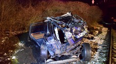 Dráma pri Detve. Prerazil zvodidlá a zišiel dole svahom až na trať, kde ho zdemoloval rýchlik