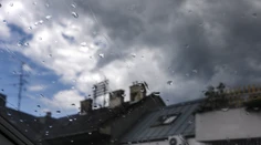 S prudkým ochladením dorazia aj búrky a povodne. Pozrite si, ktoré miesta sú v ohrození