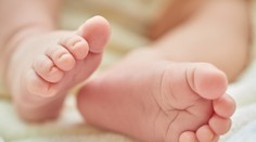 Šokujúci prípad z Talianska. Novorodenec neprežil ilegálnu obriezku, rolu mali hrať peniaze