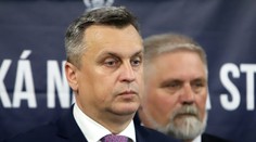 Mimoriadny snem SNS. Rozhodne sa na ňom aj o ďalšom postupe strany