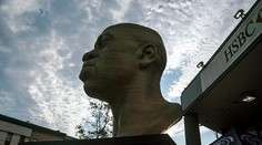 Socha Georgea Floyda v New Yorku sa opäť stala terčom vandalizmu