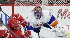 VIDEO: Halák zatiahol roletu a udržal tak Islanders v hre, Ottawa do play off