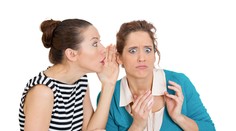 Ak vás niekto v práci ohovára, povedzte to šéfovi