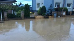 V Krušovciach to vyzerá ako v Benátkach. Už niekoľko dní je obec pod vodou