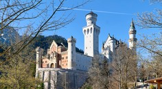 Americký turista chcel pri zámku v Nemecku sexuálne obťažovať dve ženy, potom ich zhodil z mosta. Jedna z nich neprežila