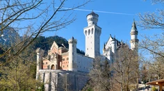 Americký turista chcel pri zámku v Nemecku sexuálne obťažovať dve ženy, potom ich zhodil z mosta. Jedna z nich neprežila