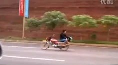 Najarogantnejší motocyklista na svete