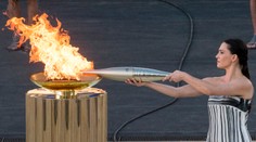 Pracovali na nej nepretržite takmer deväť mesiacov. Pozrite si, ako sa vyrábala olympijská pochodeň