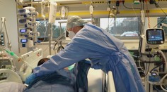 Počet hospitalizovaných klesol po mesiaci pod tritisíc, na COVID zomrelo ďalších 88 ľudí