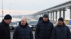 Putin prišiel na inšpekciu výbuchom poškodeného Kerčského mosta