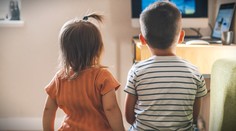 Malé deti zostali samé. Ďalšia matka, ktorá odišla na dovolenku a potomkov nechala bez dozoru