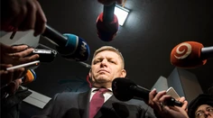 Otrasy nielen vo vláde, ale aj vo vnútri Smeru. Niektorí volajú po zmenách vo vedení