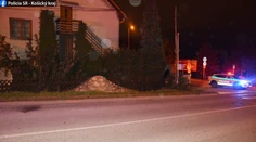 Do muža v Rožňave vpálilo auto, keď stál pred domom. Krátko na to zomrel