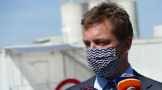 Vlaky zadarmo pre seniorov nezrušia, oznámil minister dopravy