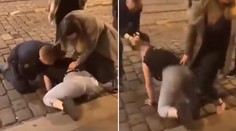 VIDEO: Ťahal ju za vlasy a silou tlačil k zemi. Policajt po drsnom zásahu na mladé dievča nafúkal