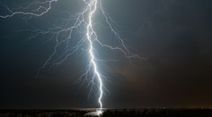 FOTO: Súrodenci zachytili na fotografii blesk, ktorý do nich udrel počas búrky