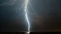 FOTO: Súrodenci zachytili na fotografii blesk, ktorý do nich udrel počas búrky