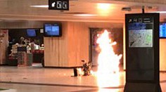 Brusel tesne unikol teroristickému útoku. Polícia už pozná totožnosť muža s výbušninou