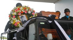 Počas operácie na záchranu chlapcov z jaskyne zomrel potápač. Došiel mu kyslík