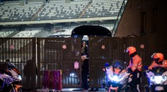 UEFA rozhodla o osude zápasu, ktorý predčasne ukončili. Obe dotknuté krajiny si obete útoku uctia