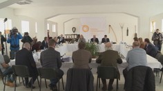 Europoslanci, ktorí prišli na kontrolnú návštevu, sa stretli s nespokojnými farmármi