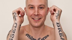 Šialený? Štyridsaťročný fanúšik má 22 tetovaní Miley Cyrus